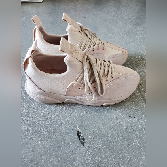 Clear weather sneakers - Picture 2 of 6